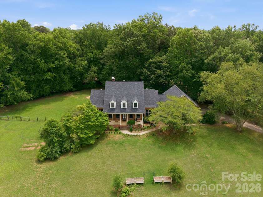 465 Baymount Drive, Salisbury, NC 28144.  MLS# CAR4406559, YatesRealty ID 40284. 