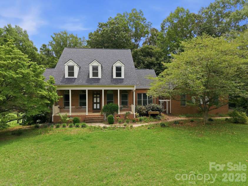 465 Baymount Drive, Salisbury, NC 28144.  MLS# CAR4406559, YatesRealty ID 40284. 