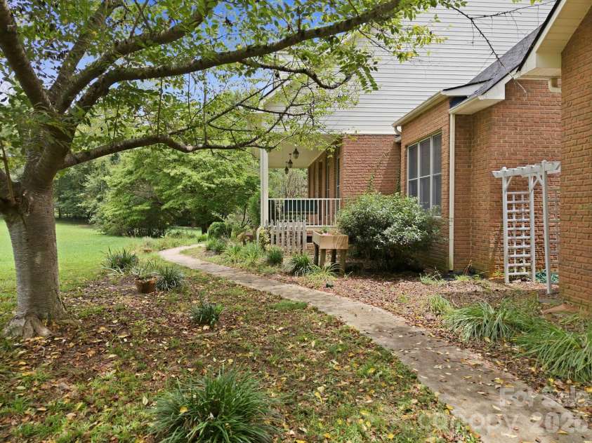 465 Baymount Drive, Salisbury, NC 28144.  MLS# CAR4406559, YatesRealty ID 40284. 