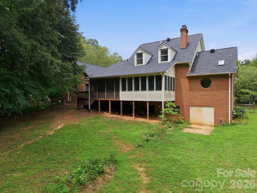 465 Baymount Drive, Salisbury, NC 28144.  MLS# CAR4406559, YatesRealty ID 40284. 