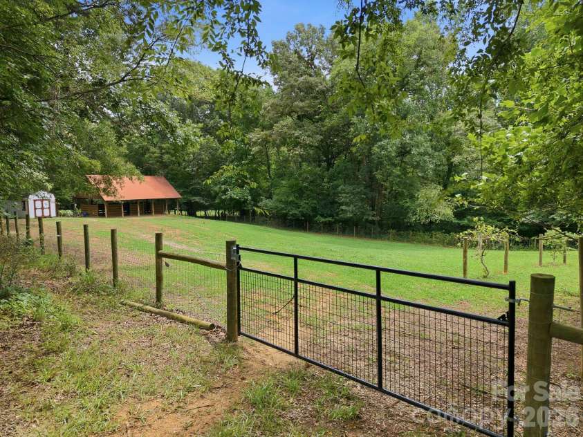 465 Baymount Drive, Salisbury, NC 28144.  MLS# CAR4406559, YatesRealty ID 40284. 