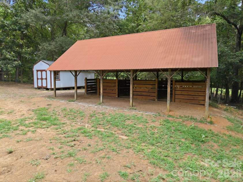 465 Baymount Drive, Salisbury, NC 28144.  MLS# CAR4406559, YatesRealty ID 40284. 