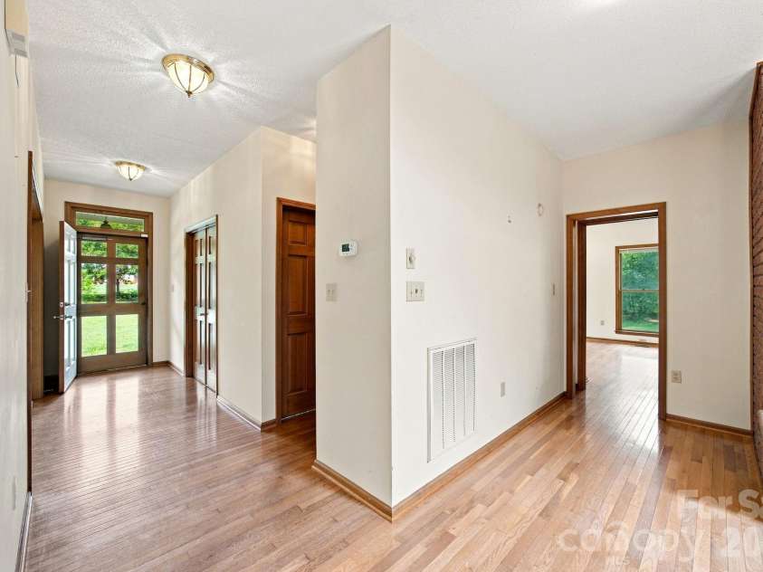 465 Baymount Drive, Salisbury, NC 28144.  MLS# CAR4406559, YatesRealty ID 40284. 