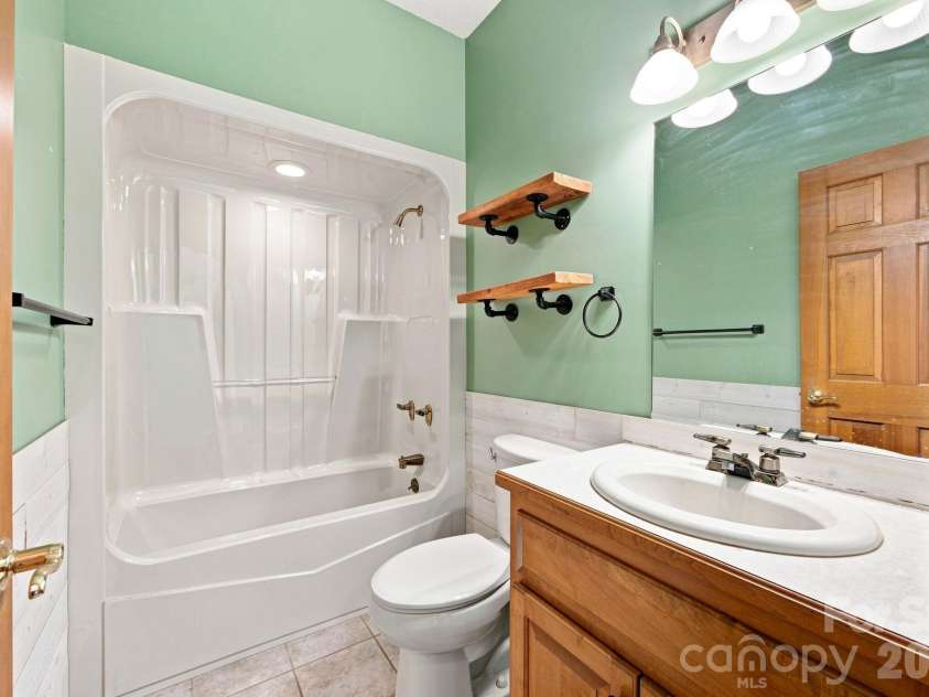 465 Baymount Drive, Salisbury, NC 28144.  MLS# CAR4406559, YatesRealty ID 40284. 