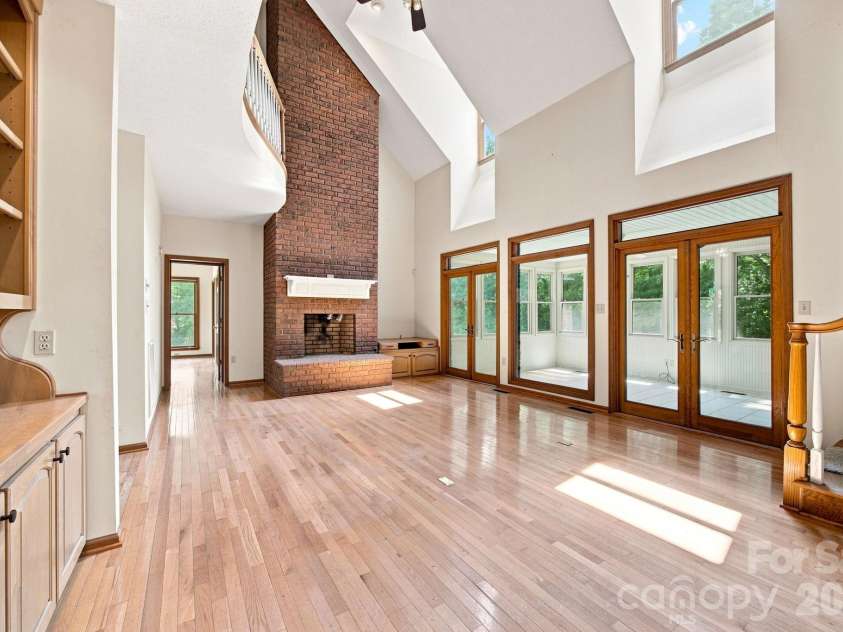 465 Baymount Drive, Salisbury, NC 28144.  MLS# CAR4406559, YatesRealty ID 40284. 