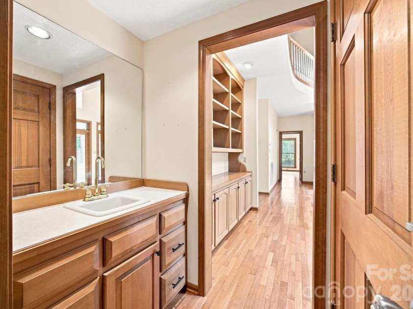 465 Baymount Drive, Salisbury, NC 28144.  MLS# CAR4406559, YatesRealty ID 40284. 
