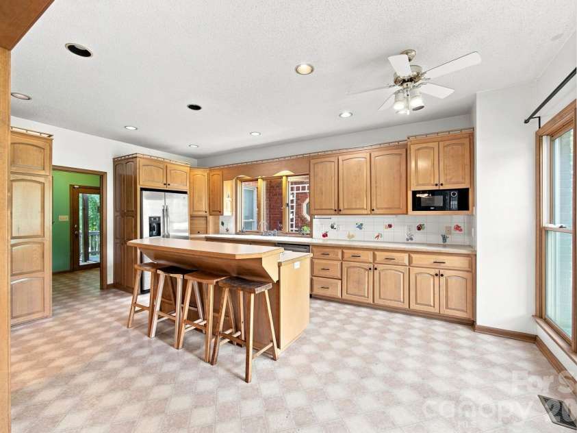 465 Baymount Drive, Salisbury, NC 28144.  MLS# CAR4406559, YatesRealty ID 40284. 