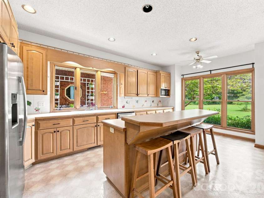 465 Baymount Drive, Salisbury, NC 28144.  MLS# CAR4406559, YatesRealty ID 40284. 