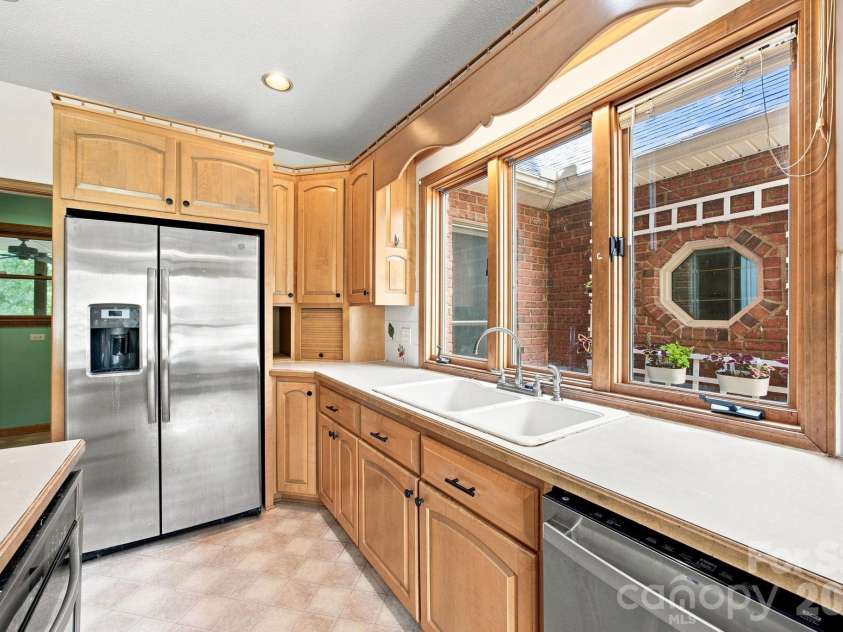 465 Baymount Drive, Salisbury, NC 28144.  MLS# CAR4406559, YatesRealty ID 40284. 