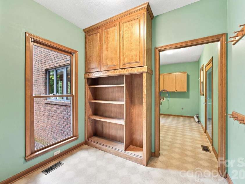 465 Baymount Drive, Salisbury, NC 28144.  MLS# CAR4406559, YatesRealty ID 40284. 