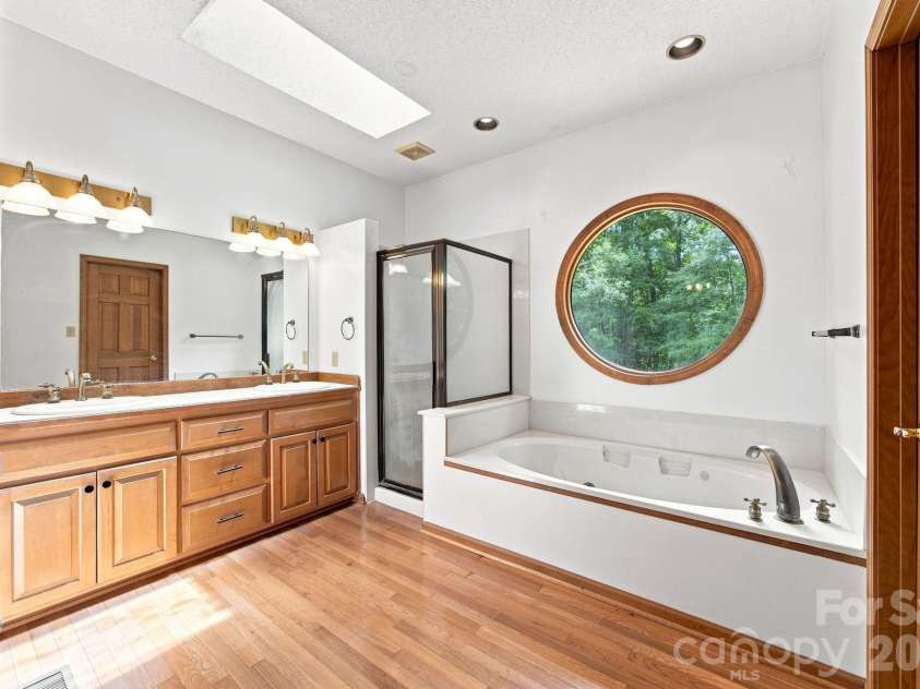 465 Baymount Drive, Salisbury, NC 28144.  MLS# CAR4406559, YatesRealty ID 40284. 