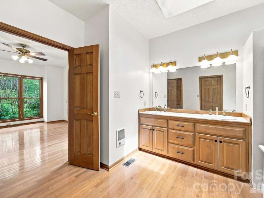 465 Baymount Drive, Salisbury, NC 28144.  MLS# CAR4406559, YatesRealty ID 40284. 