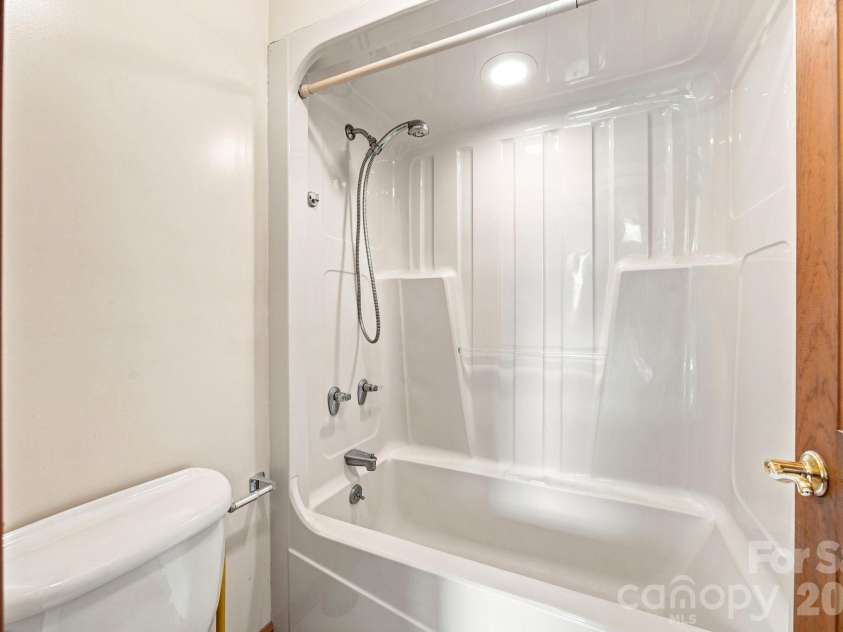 465 Baymount Drive, Salisbury, NC 28144.  MLS# CAR4406559, YatesRealty ID 40284. 