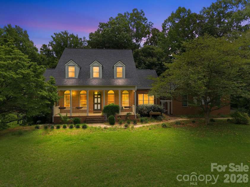 465 Baymount Drive, Salisbury, NC 28144.  MLS# CAR4406559, YatesRealty ID 40284. 
