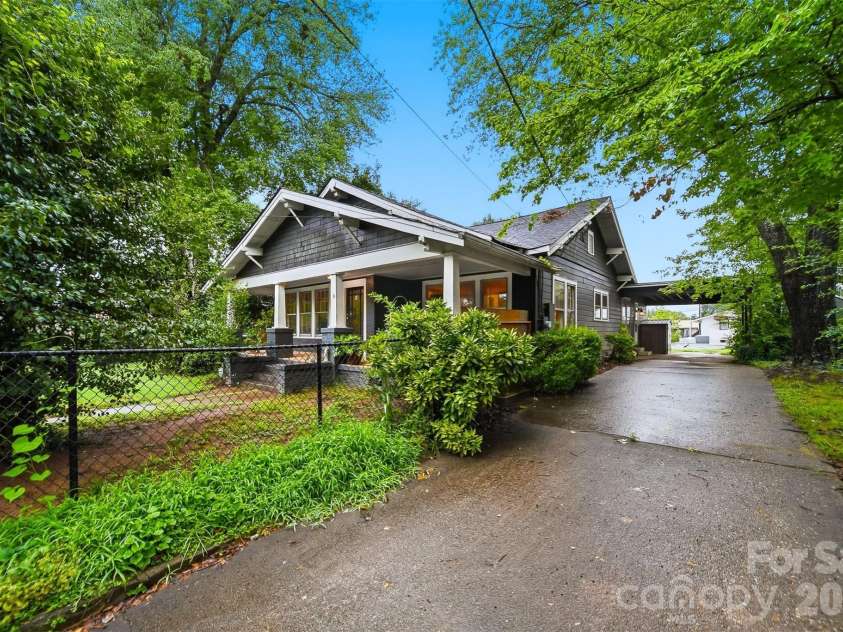 211 Lenoir Street, Morganton, NC 28655.  MLS# CAR4408095, YatesRealty ID 40285. 