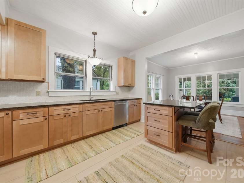 211 Lenoir Street, Morganton, NC 28655.  MLS# CAR4408095, YatesRealty ID 40285. 