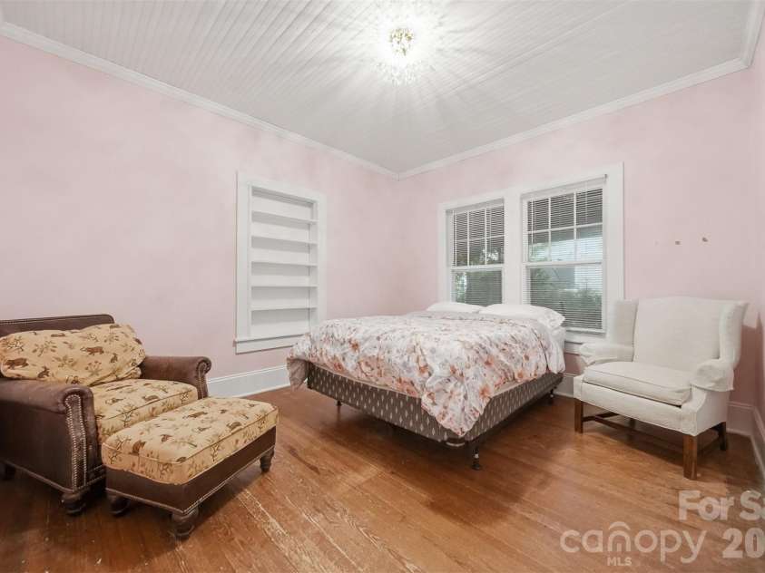 211 Lenoir Street, Morganton, NC 28655.  MLS# CAR4408095, YatesRealty ID 40285. 