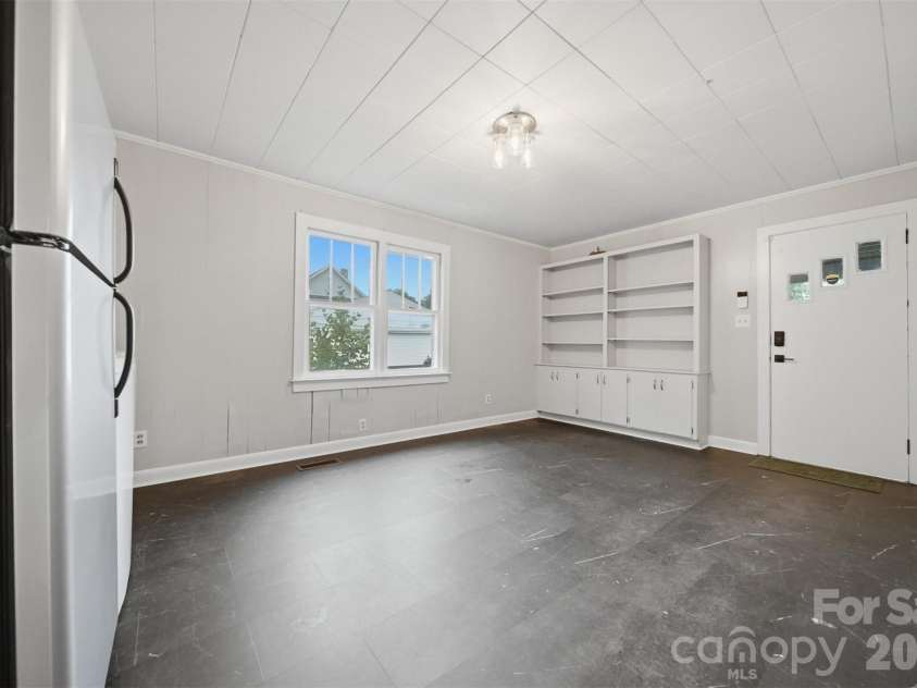 211 Lenoir Street, Morganton, NC 28655.  MLS# CAR4408095, YatesRealty ID 40285. 