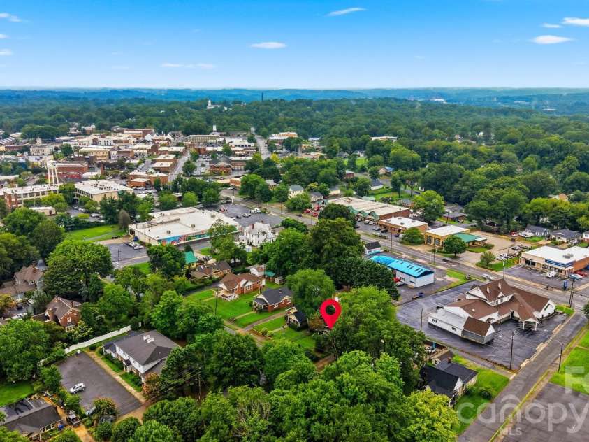 211 Lenoir Street, Morganton, NC 28655.  MLS# CAR4408095, YatesRealty ID 40285. 
