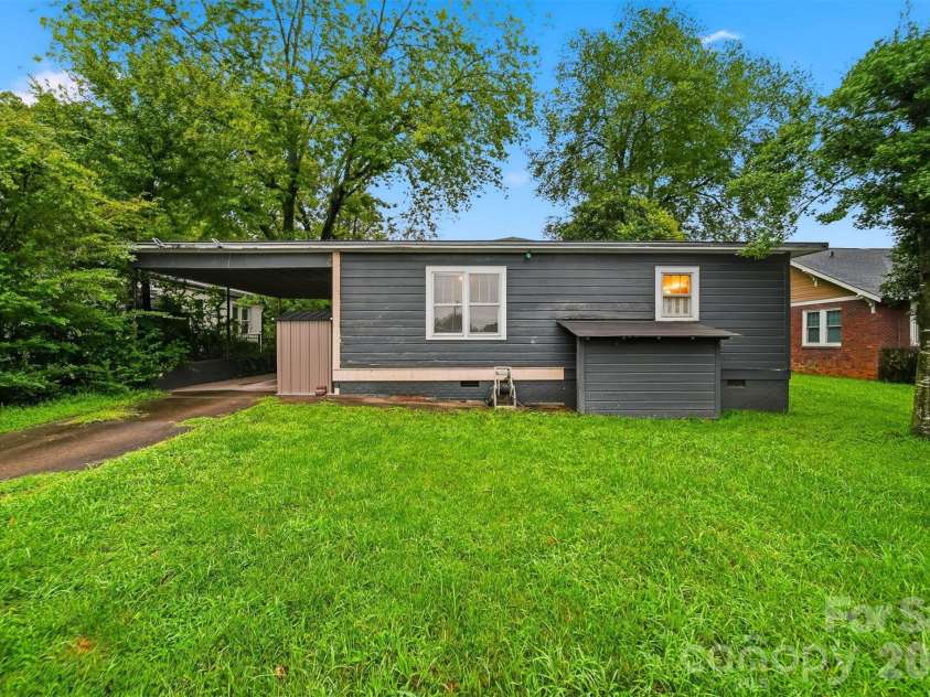 211 Lenoir Street, Morganton, NC 28655.  MLS# CAR4408095, YatesRealty ID 40285. 