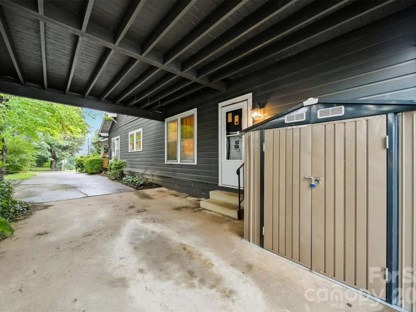 211 Lenoir Street, Morganton, NC 28655.  MLS# CAR4408095, YatesRealty ID 40285. 