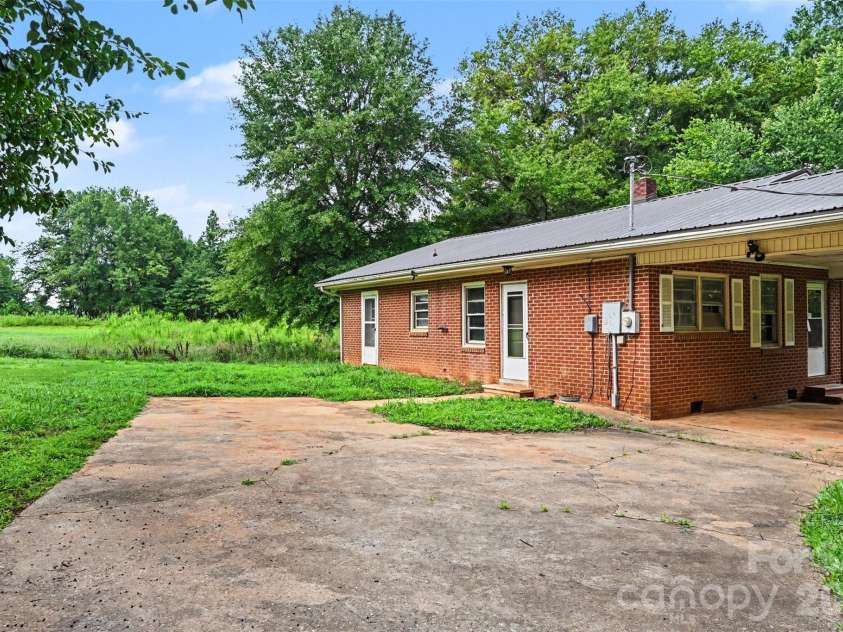 2333 Washburn Road, Shelby, NC 28150.  MLS# CAR4408534, YatesRealty ID 40286. 