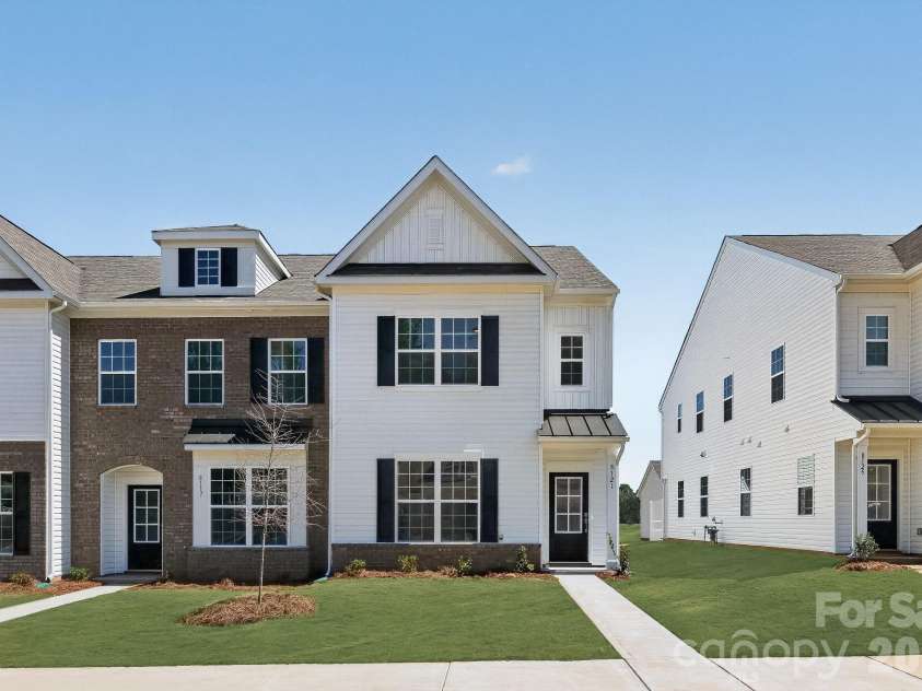 8121 McGarry Trail, Charlotte, NC 28214.  MLS# CAR4408988, YatesRealty ID 40288. 