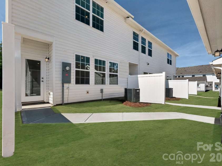 8121 McGarry Trail, Charlotte, NC 28214.  MLS# CAR4408988, YatesRealty ID 40288. 