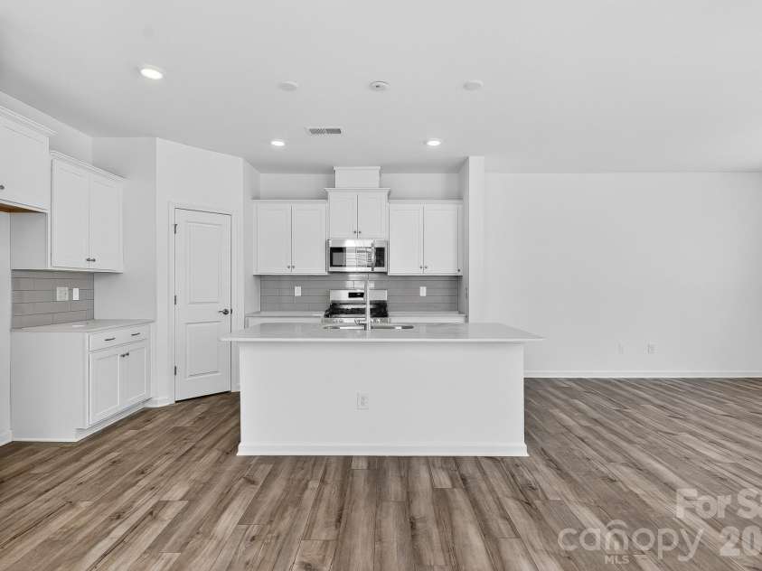 8121 McGarry Trail, Charlotte, NC 28214.  MLS# CAR4408988, YatesRealty ID 40288. 