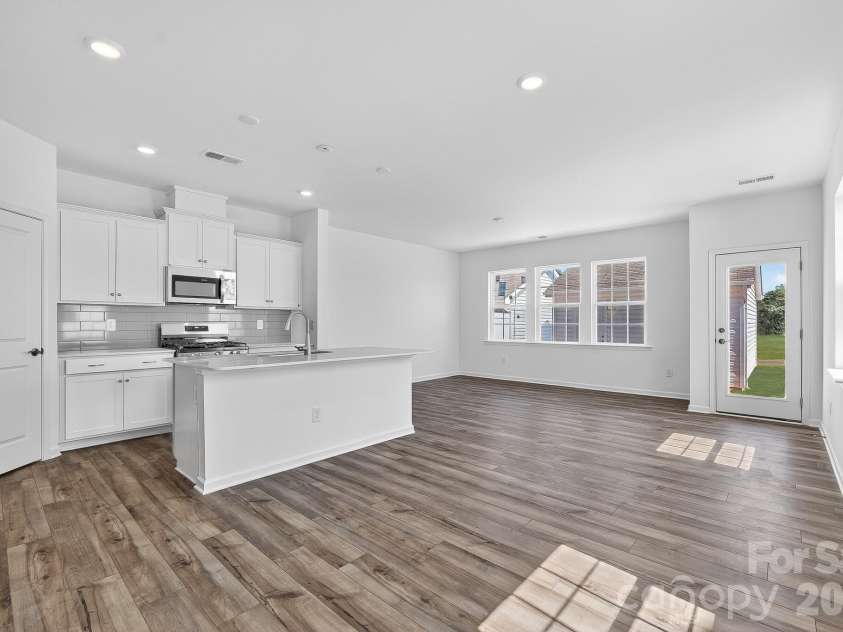 8121 McGarry Trail, Charlotte, NC 28214.  MLS# CAR4408988, YatesRealty ID 40288. 
