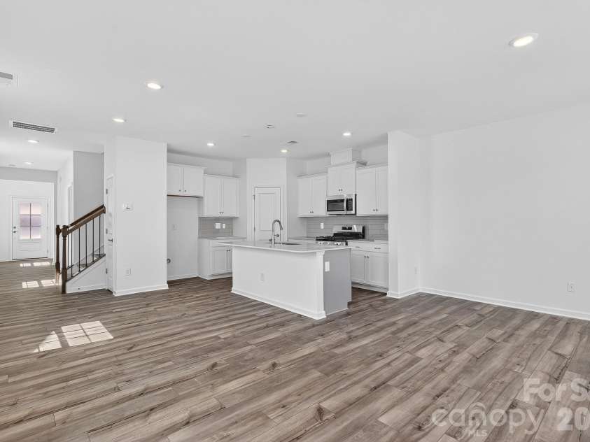 8121 McGarry Trail, Charlotte, NC 28214.  MLS# CAR4408988, YatesRealty ID 40288. 