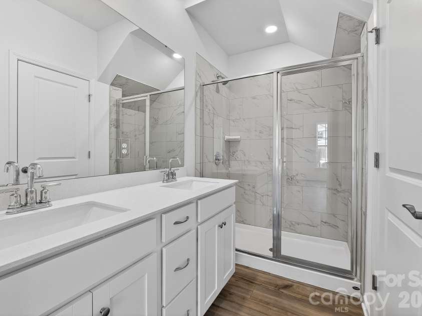 8121 McGarry Trail, Charlotte, NC 28214.  MLS# CAR4408988, YatesRealty ID 40288. Owner's Bath