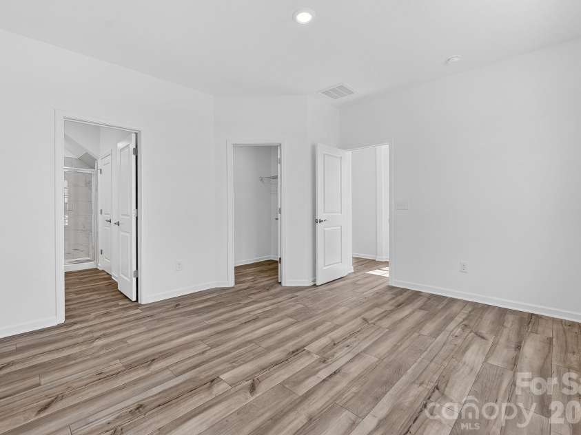 8121 McGarry Trail, Charlotte, NC 28214.  MLS# CAR4408988, YatesRealty ID 40288. Owner's Suite
