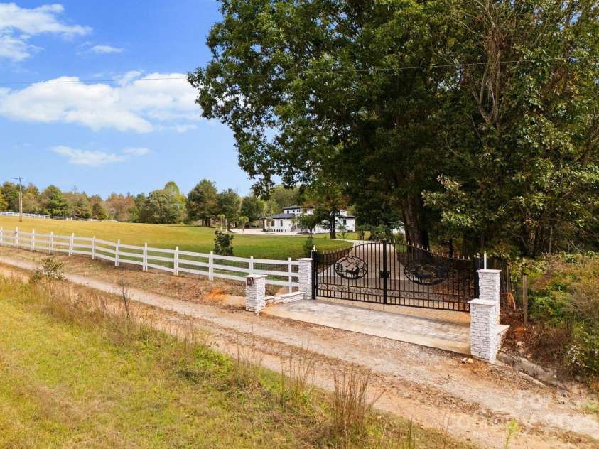 116 Bent Twig Drive, Statesville, NC 28677.  MLS# CAR4315831, YatesRealty ID 403. 