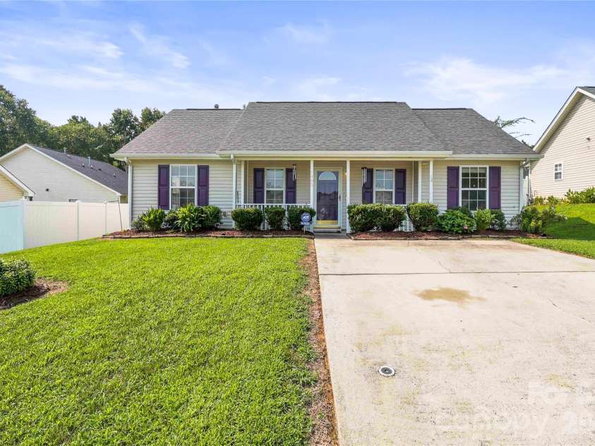 5405 Katherine Court, Dallas, NC 28034.  MLS# CAR4405135, YatesRealty ID 40301. 