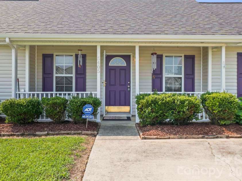 5405 Katherine Court, Dallas, NC 28034.  MLS# CAR4405135, YatesRealty ID 40301. 