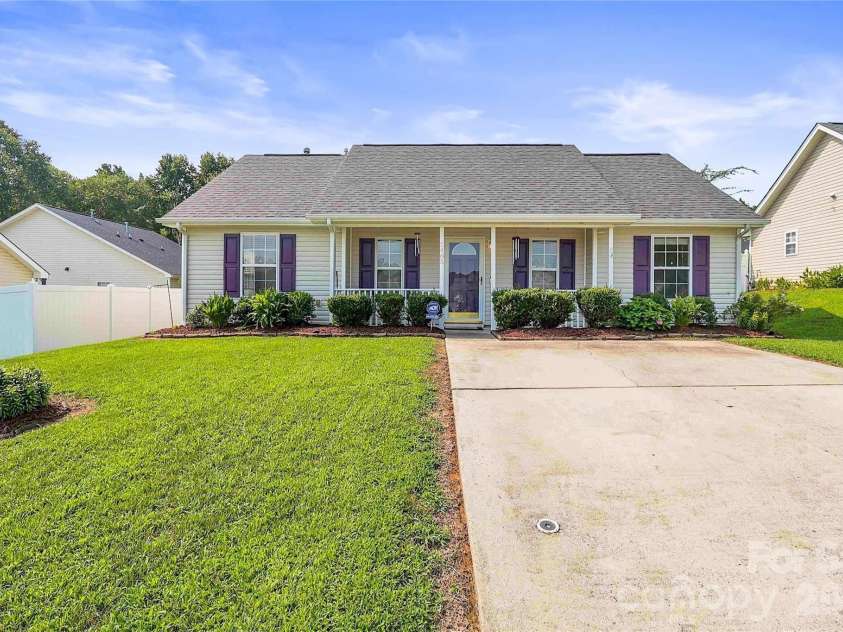 5405 Katherine Court, Dallas, NC 28034.  MLS# CAR4405135, YatesRealty ID 40301. 