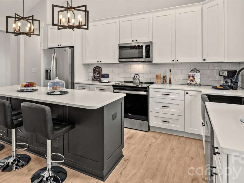 1205 Coppergate Drive, Salisbury, NC 28147.  MLS# CAR4406348, YatesRealty ID 40304. Designer kitchen with all the modern conveniences.