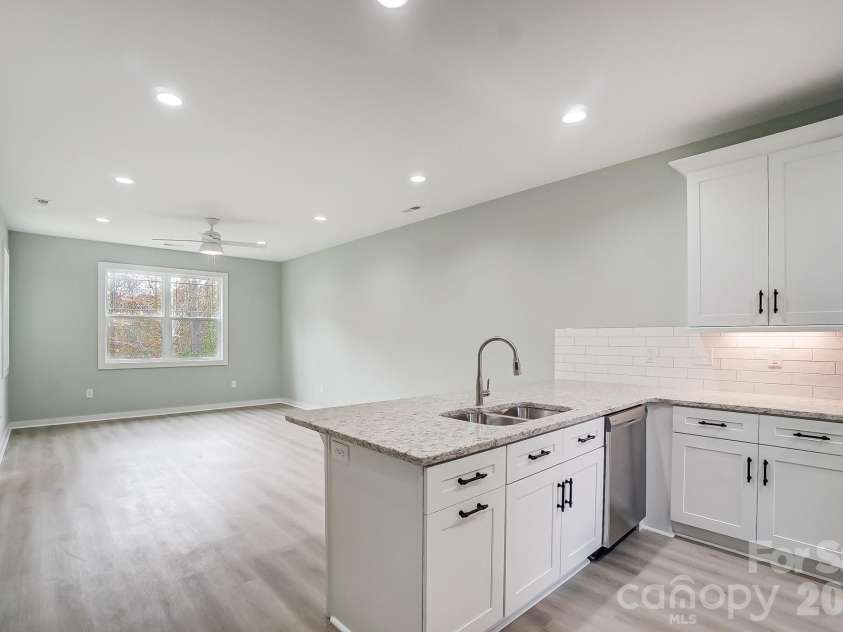 2866 15th Avenue Place, Hickory, NC 28602.  MLS# CAR4408998, YatesRealty ID 40305. 