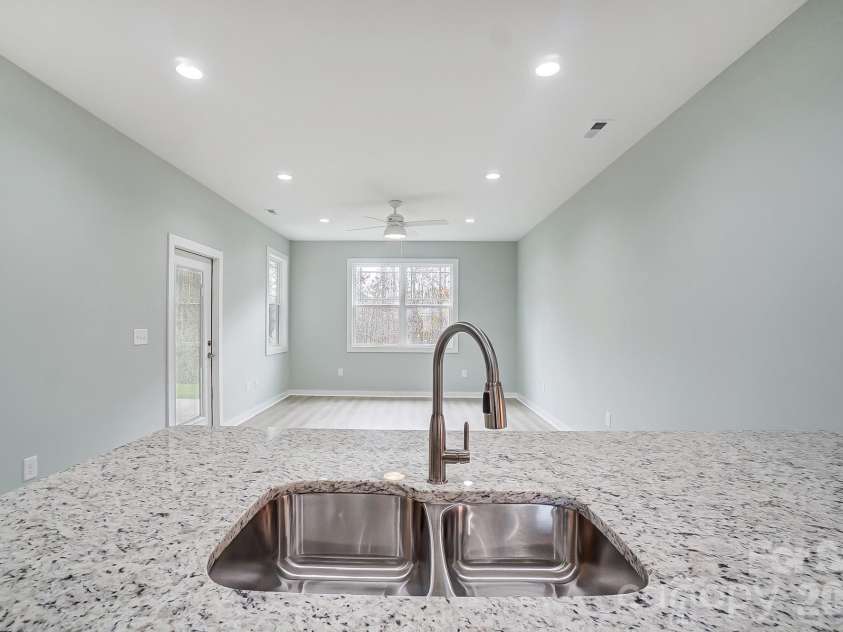 2866 15th Avenue Place, Hickory, NC 28602.  MLS# CAR4408998, YatesRealty ID 40305. 