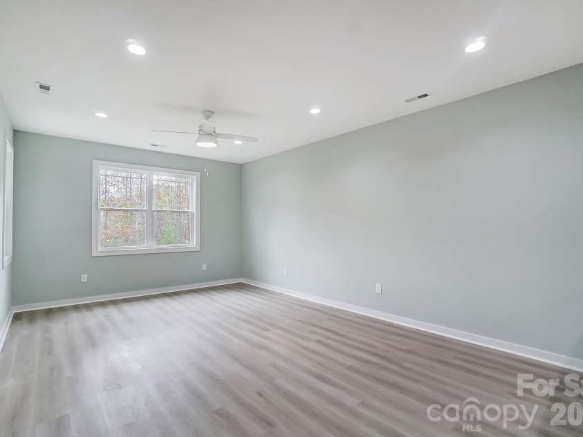 2866 15th Avenue Place, Hickory, NC 28602.  MLS# CAR4408998, YatesRealty ID 40305. 
