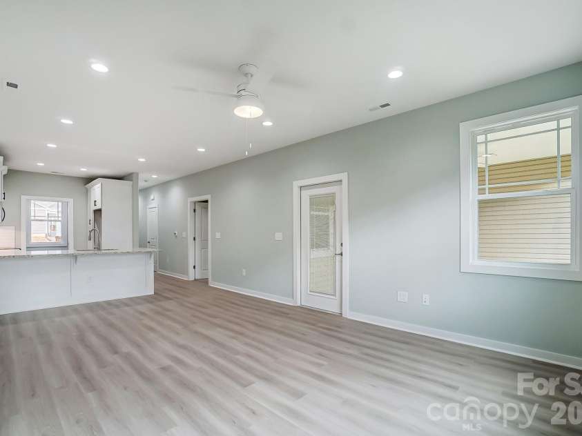 2866 15th Avenue Place, Hickory, NC 28602.  MLS# CAR4408998, YatesRealty ID 40305. 