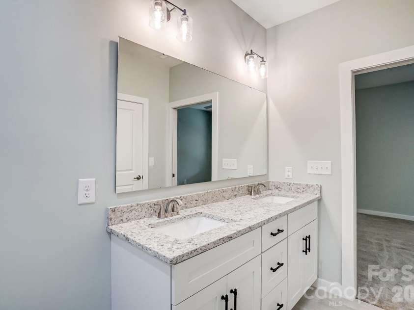 2866 15th Avenue Place, Hickory, NC 28602.  MLS# CAR4408998, YatesRealty ID 40305. 