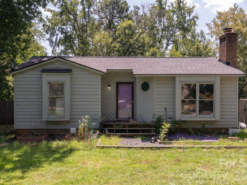 6718 Pueblo Lane, Charlotte, NC 28227.  MLS# CAR4408555, YatesRealty ID 40308. 