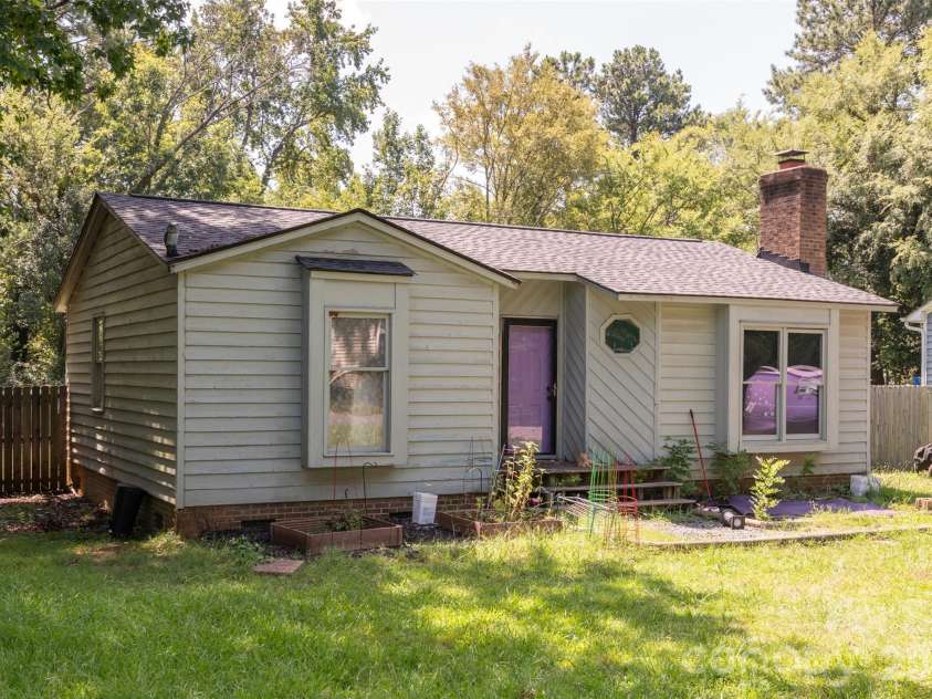 6718 Pueblo Lane, Charlotte, NC 28227.  MLS# CAR4408555, YatesRealty ID 40308. 