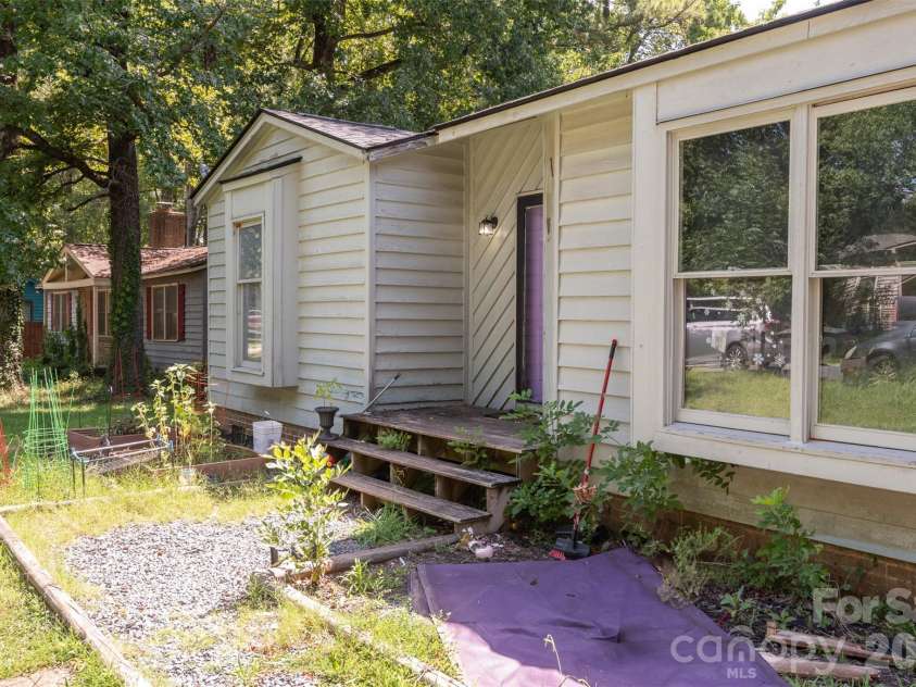 6718 Pueblo Lane, Charlotte, NC 28227.  MLS# CAR4408555, YatesRealty ID 40308. 
