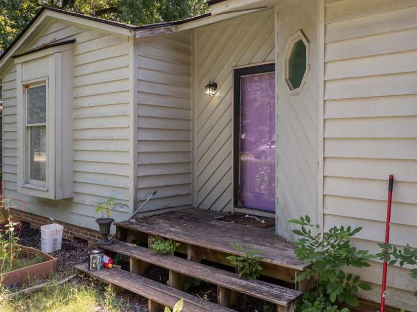 6718 Pueblo Lane, Charlotte, NC 28227.  MLS# CAR4408555, YatesRealty ID 40308. 