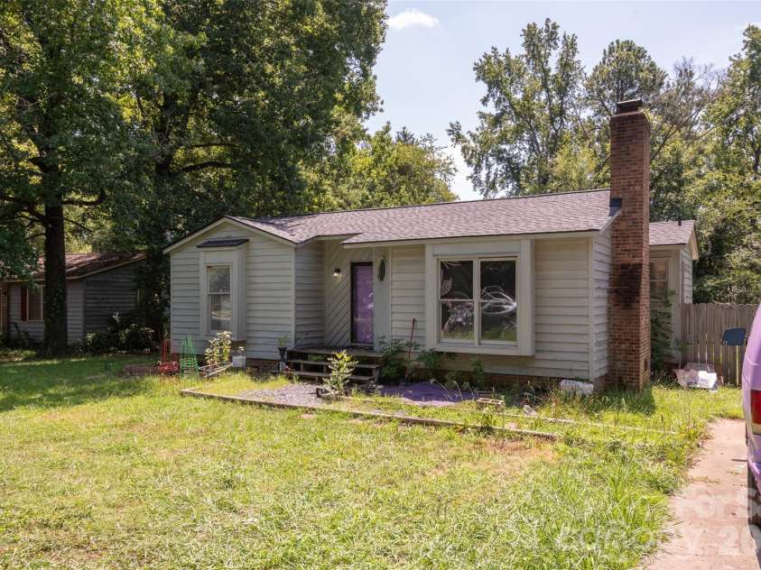 6718 Pueblo Lane, Charlotte, NC 28227.  MLS# CAR4408555, YatesRealty ID 40308. 