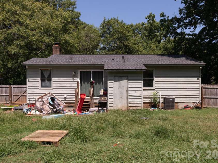6718 Pueblo Lane, Charlotte, NC 28227.  MLS# CAR4408555, YatesRealty ID 40308. 