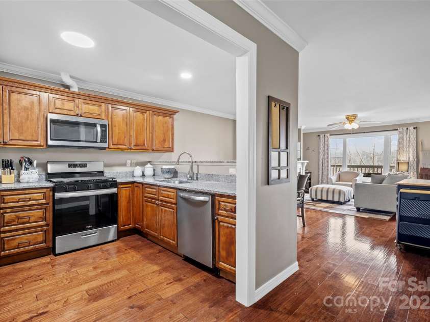 41 Rotunda Circle, Asheville, NC 28806.  MLS# CAR4225477, YatesRealty ID 4031. 